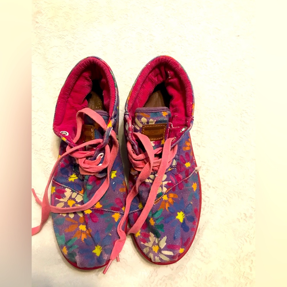 TOMS youth size 5 tennis shoes. Artsy purple floral paint I
